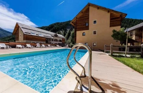 Arvieux Apartment | Appartement 4 pièces pour 6-8 personnes, 2 chambres, 1 cabine, 2 canapés-lit double dans le salon, au pied des pistes et piscine l'été, wifi fibre