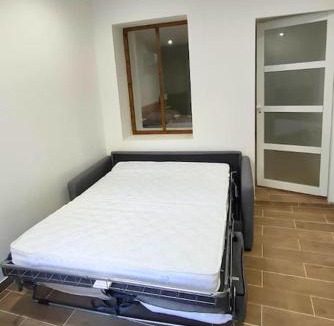 Greoux-les-Bains Apartment | Appartement au cœur du village, climatisé avec extérieur
