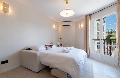 Saint-Tropez City Centre Apartment | Appartement avec Parking place des lices
