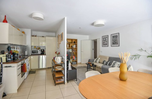 Prado-Perier Apartment | Appartement avec terrasse dans le Carré d’Or