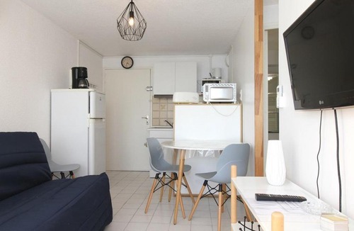 Balaruc-les-Bains Apartment | Appartement Balaruc-les-Bains, 2 pièces, 2 personnes - FR-1-553-73