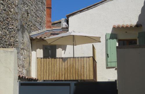 Saint-Gilles Apartment | Appartement centre historique avec Terrasse au porte de la Camargue
