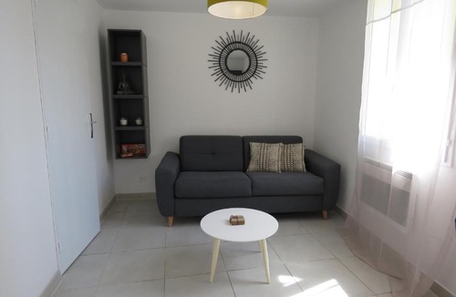 Saint-Gilles Apartment | Appartement centre historique avec Terrasse au porte de la Camargue