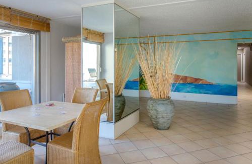Saint-Raphael Apartment | Appartement climatisé avec terrasse, à 50m de la plage et proche commerces, gare et centre-ville. - FR-1-466A-9