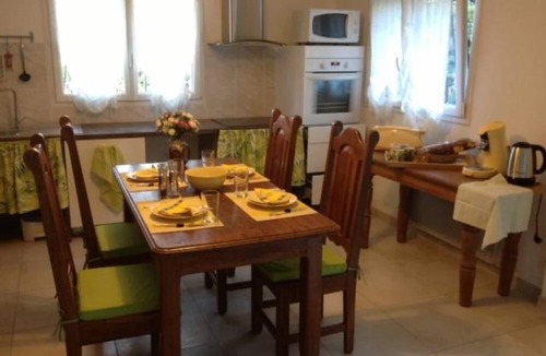 Carqueiranne Apartment | appartement dans maison de caractère avec grand jardin