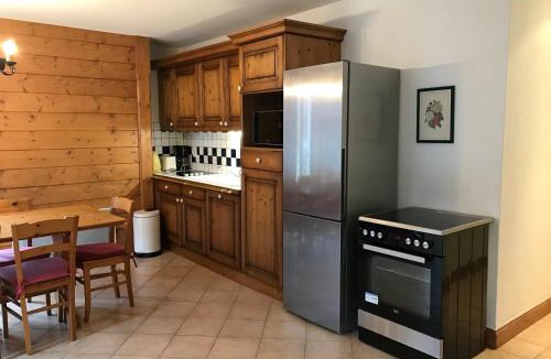 Chamonix City Centre Apartment | Appartement de standing Chamonix 4 pers, parking/ski - FR-1-507-34