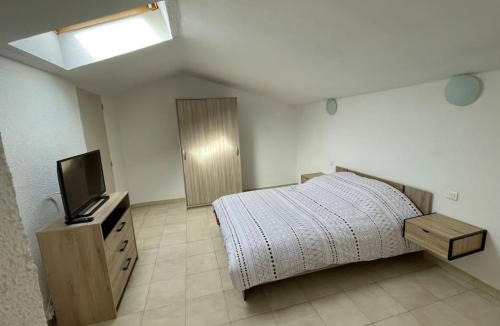 Cornillon-Confoux Apartment | Appartement en campagne avec jardin