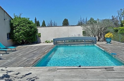 Eyragues House | Appartement en duplex avec piscine et jacuzzi