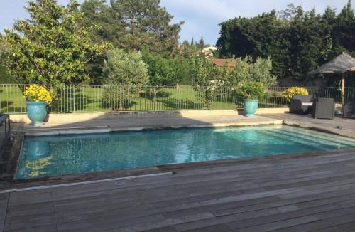 Eyragues House | Appartement en duplex avec piscine et jacuzzi