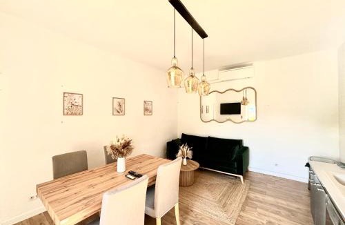 Eygalieres Apartment | Appartement eygalieres avec petite cour