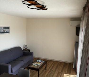 Mandelieu-La-Napoule Apartment | Appartement en bord de rivière, près des plages
