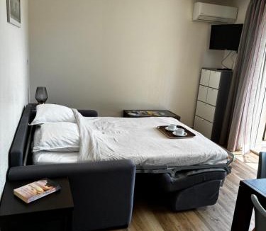 Mandelieu-La-Napoule Apartment | Appartement en bord de rivière, près des plages