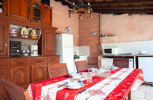 Roquefort-la-Bedoule Apartment | Appartement Avec Piscine Et Cuisine