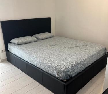 8th Arrondissement Apartment | Appartement la pointe rouge bord de mer