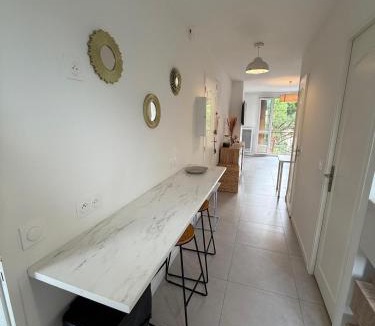 Sud Apartment | Appartement moderne 3 chambres avec parking sécurisée