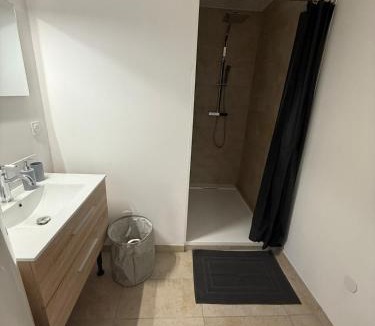 Cuxac-dʼAude Apartment | Appartement plein de charme à 7 min de Narbonne
