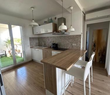 Sud Apartment | Appartement proche centre ville terrasse parking