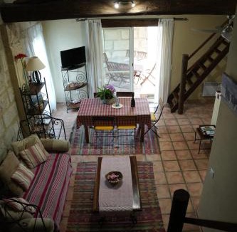 Albaron Apartment | Appartement spacieux à Arles avec piscine et jardin partagé