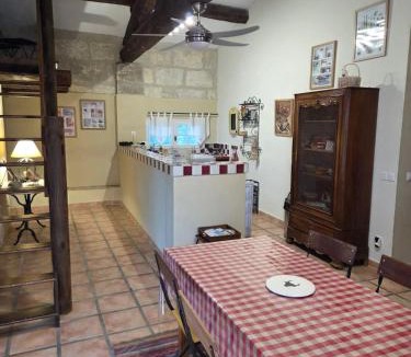 Albaron Apartment | Appartement spacieux à Arles avec piscine et jardin partagé