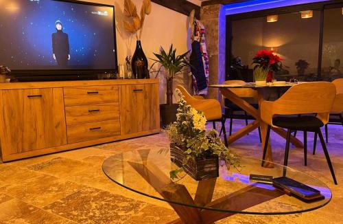 Greoux-les-Bains Apartment | appartement T2 spa cheminée jardin piscine
