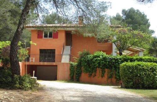 Venelles Apartment | appartement T3 dans propriété de 5000m2 avec piscine