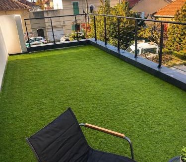 Miramas Apartment | Appartement terrasse privée calme 4 personne clim