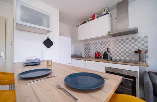 Baille Apartment | Appartement tout équipé climatisé Terrasse Hôpital de la Timone
