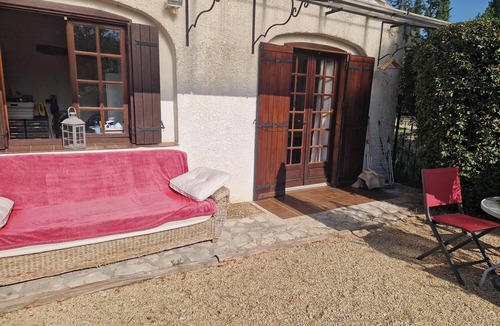Greoux-les-Bains Apartment | Appt F2 - 22 m2 dans parc arboré au bord du Verdon piscine petanque