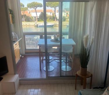 Palavas-les-Flots Apartment | Appt t2 cabine parking privée superbe vue canal