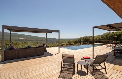 Bonnieux House | Architect-designed house with breathtaking Luberon views