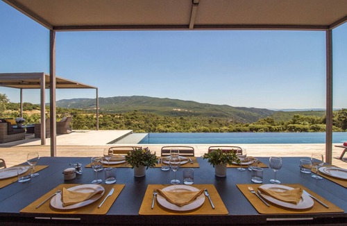 Bonnieux House | Architect-designed house with breathtaking Luberon views