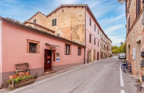 Vescovado Apartment | 'Arco - Antiche Dimore' with Shared Pool, Wi-Fi and Air Conditioning