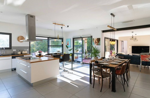 Saint-Jean-de-Vedas House | Artist's villa between vineyards and Montpellier