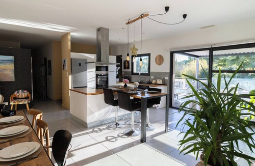 Saint-Jean-de-Vedas House | Artist's villa between vineyards and Montpellier