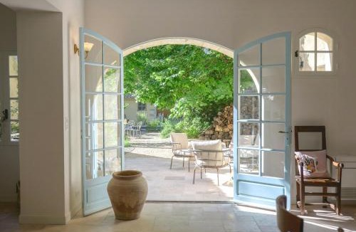 Alleins House | Artist's Villa With Pool Near Aix-En-Provence