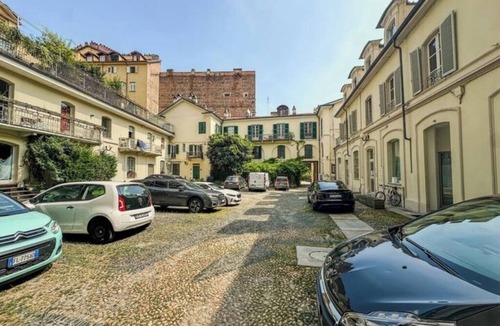 Vanchiglia Apartment | Artistic Loft near Mole Antonelliana & River Po
