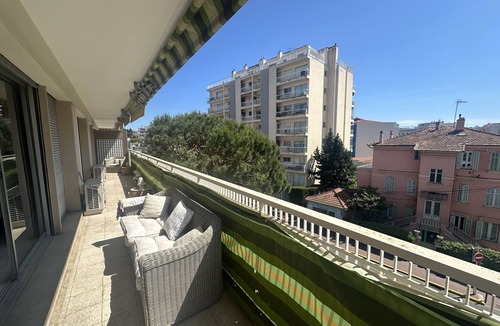 California - Pezou Apartment | ASCOT, two-bedroom apartment near the sea