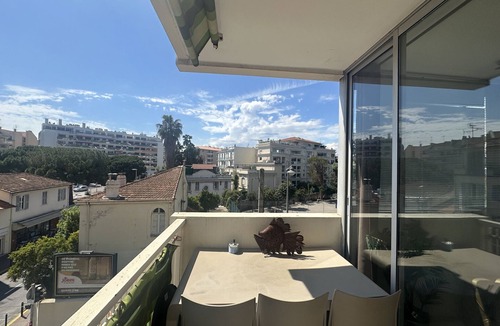 California - Pezou Apartment | ASCOT, two-bedroom apartment near the sea