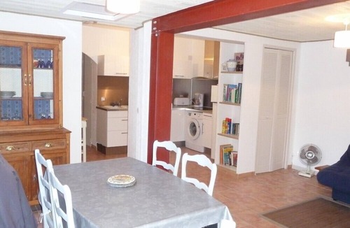 Les Lecques Apartment | At 80m from the beach, apartment T2/3, sleeps 5 Saint Cyr sur mer, parking.