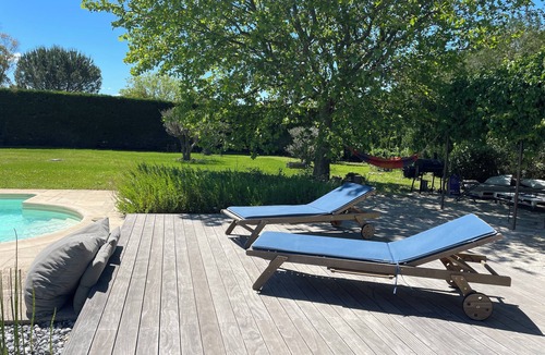 Cheval-Blanc Villa | At the foot of the Petit Luberon, secluded vacation villa