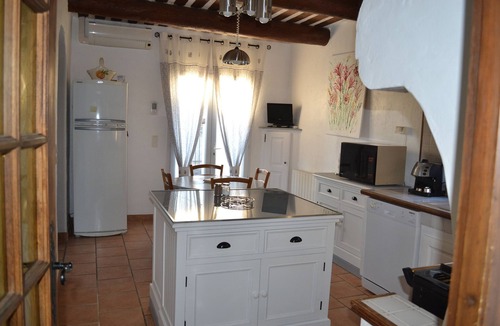 Cheval-Blanc House | "At the foot of the Luberon