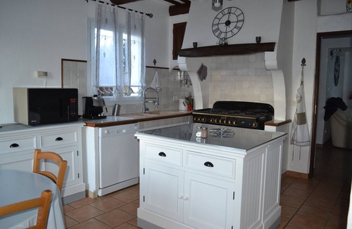 Cheval-Blanc House | "At the foot of the Luberon