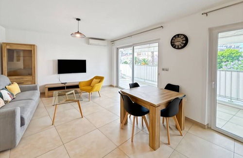 California - Pezou Apartment | Attractive 2-room apartment with terrace