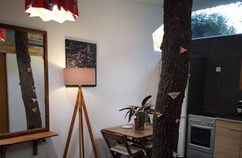 Roquefort-les-Pins Ski Chalet | Atypical cottage with tree inside CALM