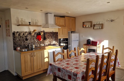 Molines-en-Queyras Apartment | Au son des Clarines Au Cœur du Queyras, Appartement Spacieux et Confortable