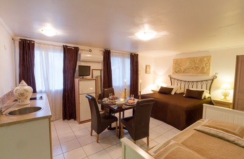 Frejus Plage House | Augusta guest studio, 800m from the beach