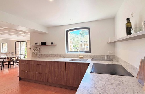 St.-Remy-de-Provence House | Authentic farmhouse renovated in 2026 with 5 bedrooms, air conditioning, swimming pool, St Remy village on foot