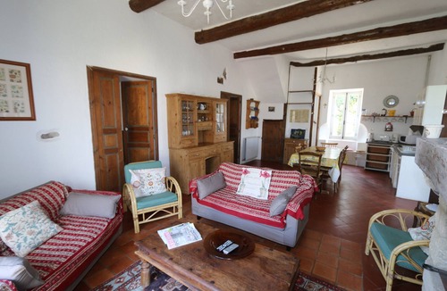 Magalas House | Authentic farmhouse with swimming pool surrounded by vineyards between sea and mountains