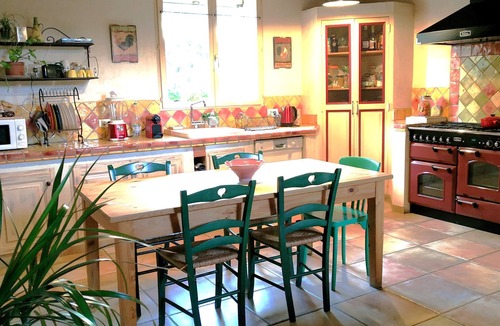 Cavaillon House | Authentic Mas en Provence with garden and swimming pool. Charming house with character.