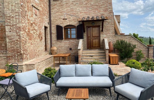 Bollano House | Authentic Tuscan house. Near Siena. Large pool. Phenomenal 360° views.